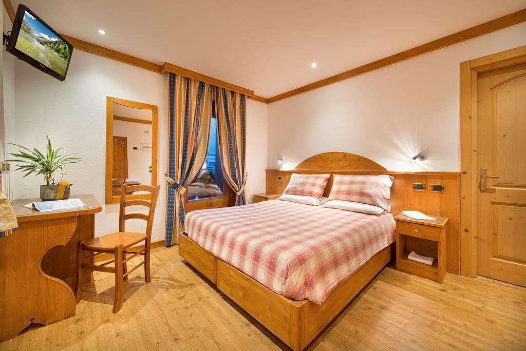 Hotel San Giovanni Ливиньо Екстериор снимка